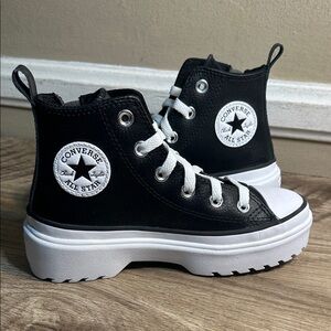 Converse Chuck Taylor All Star Lugged Lift High-Top Sneakers Size 1 Big Girl
